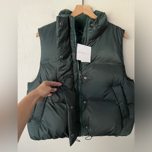 NWT Beyond Yoga big cozy puffer vest emerald green large - Picture 3 of 9